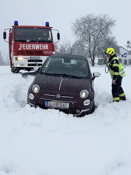 🚒 Bergung eines Kleinfahrzeugs bei rutschiger Fahrbahn 🚒